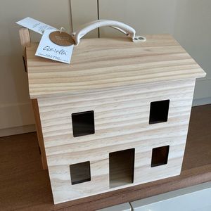 Olli Ella Holdie House